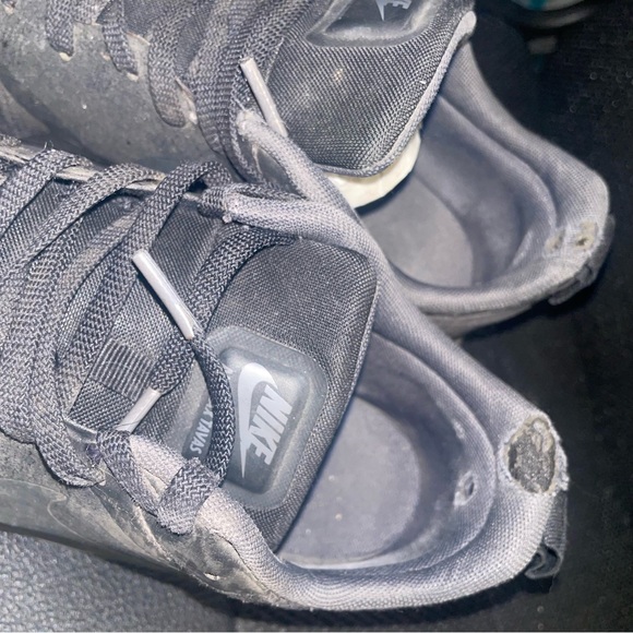 Nike Air Max Tavas— Men: US 9 - Picture 4 of 5